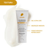 Tubo de Gel Hidratante Bioreparador sobre amostra branca. Indica: gel ultra leve, absorção imediata e toque sedoso.